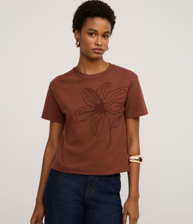 Remera Manga Corta con Bordado Floral