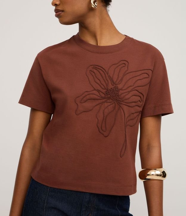 Remera Manga Corta con Bordado Floral 4