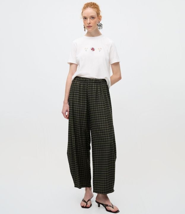 Remera con Bordado de Flores 2