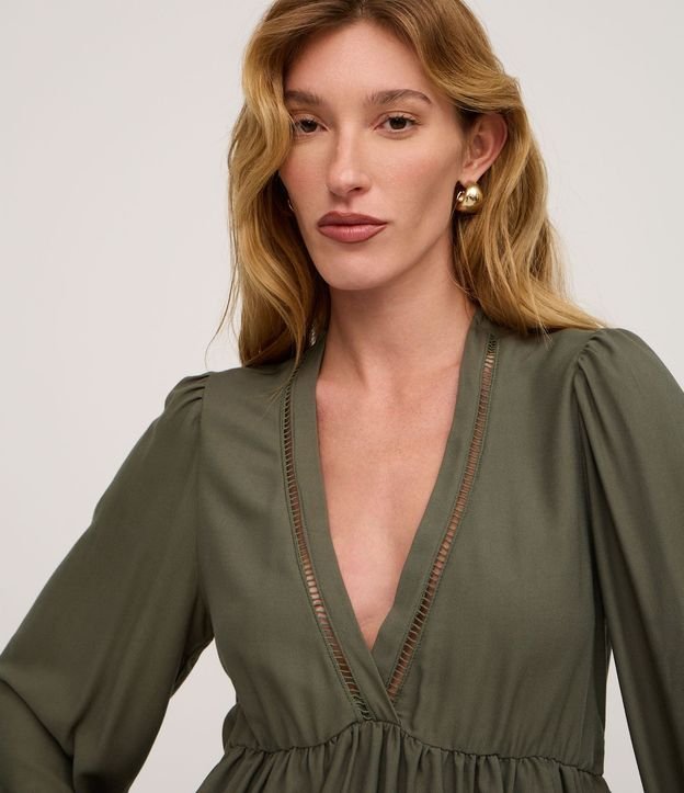 Blusa Texturizada en Viscosa con Volado en el Bajo 4