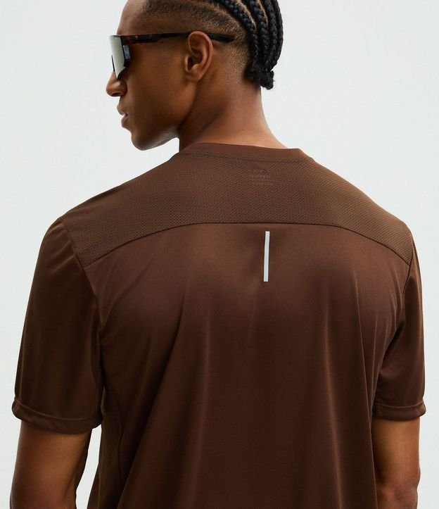 Remera Deportiva con Tecnología Dry e Detalles Reflectantes 3