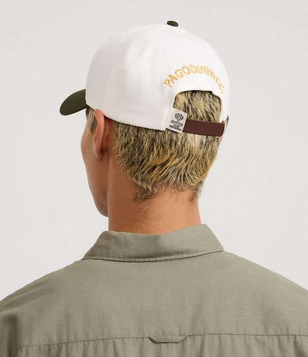 Gorra Aba Curva con Lettering Zeca Pagode 9