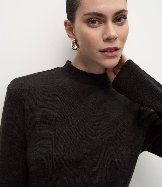 Blusa Alargada en Piquet con Cintillo y Cuello Alto 3