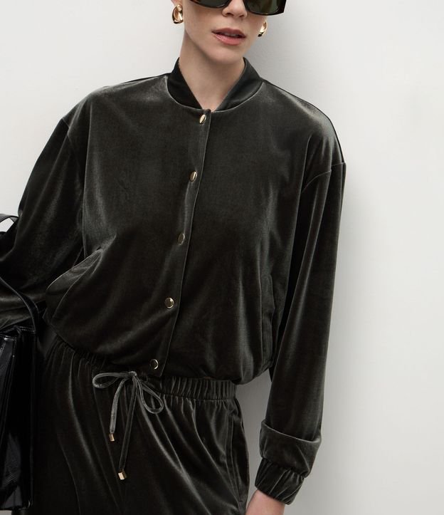 Campera Bomber en Terciopelo con Puños Ajustados 4