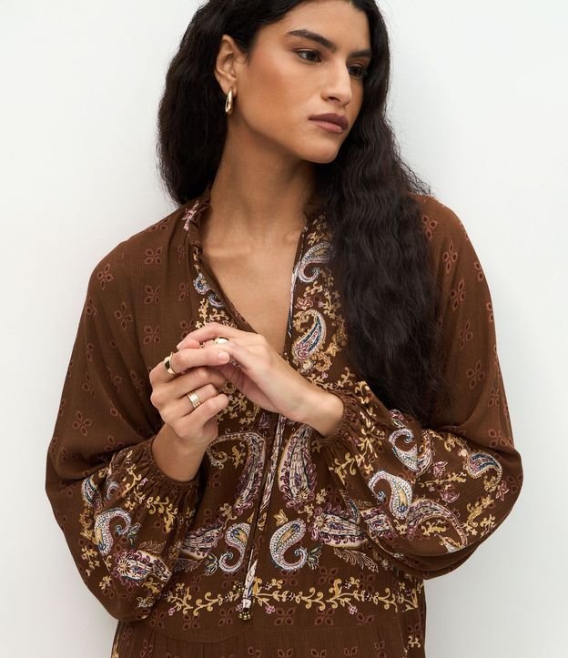 Vestido Midi en Viscosa con Cuello Alto y Estampa Paisley 2