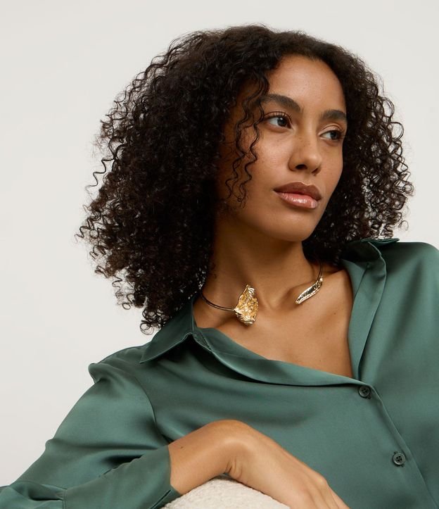 Gargantilla Choker en Metal con Flor y Pétalo en las Extremidades