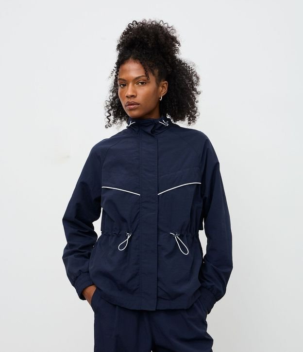 Campera Deportiva Rompe Viento con Cuello y Ruedo Ajustables 1