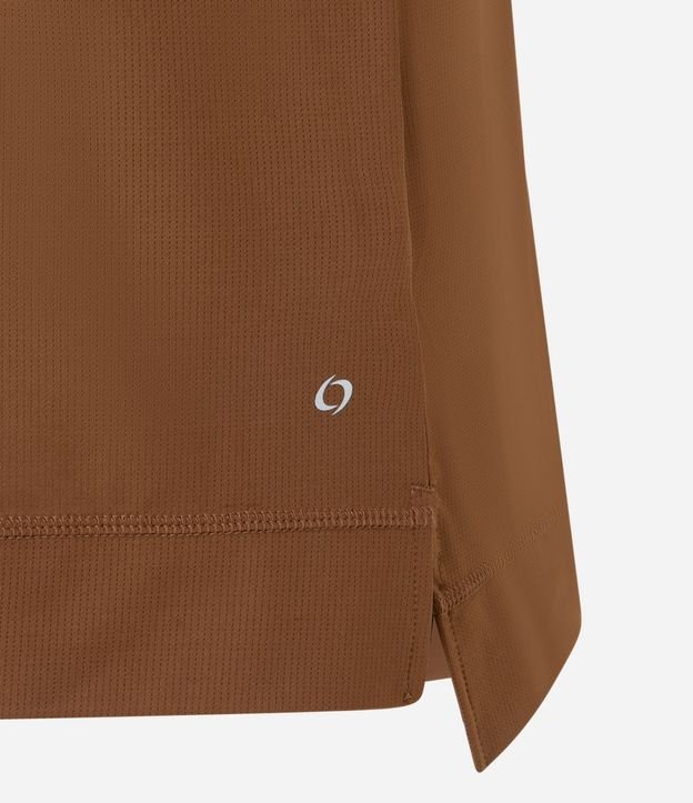 Remera Deportiva en Microfibra Agujerada con Ruedo Mullet 7