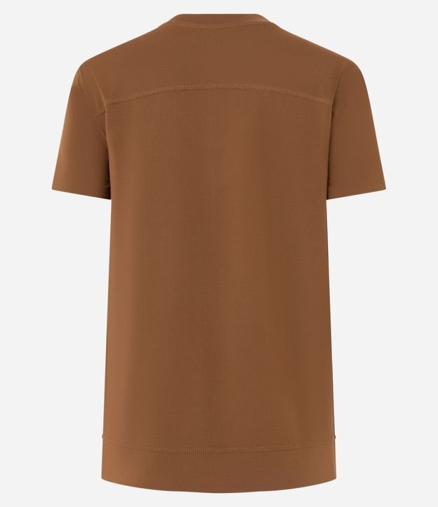 Remera Deportiva en Microfibra Agujerada con Ruedo Mullet 8