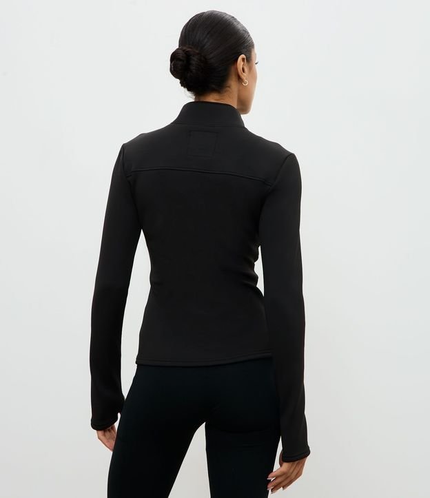 Campera Deportiva Ajustada en Malla Térmica con Cuello Alto 4