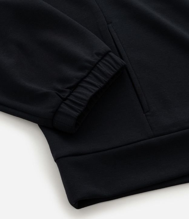 Campera Deportiva Regular en Modal con Capucha 9