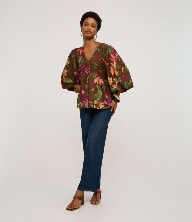 Blusa en Viscosa con Escote V y Estampado Floral 2