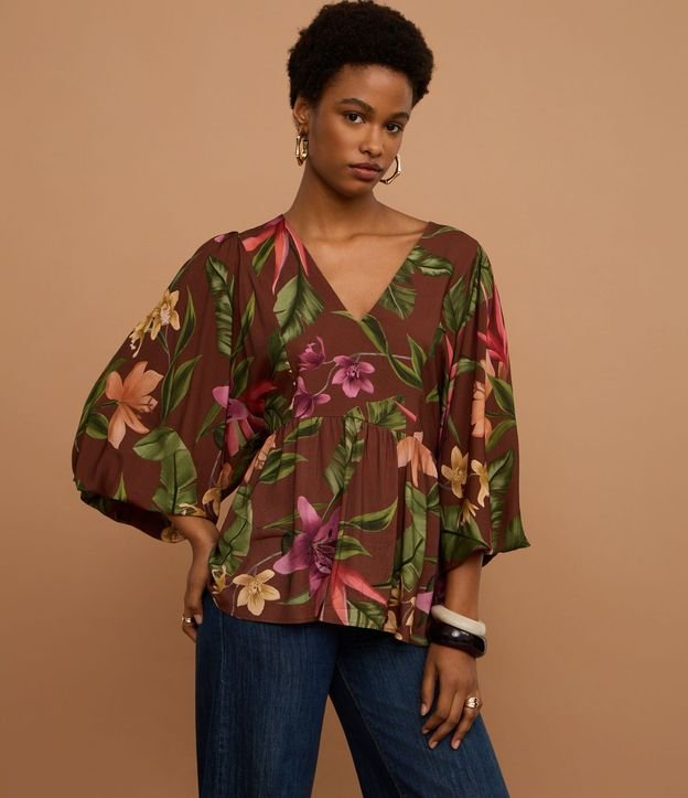 Blusa en Viscosa con Escote V y Estampado Floral 7