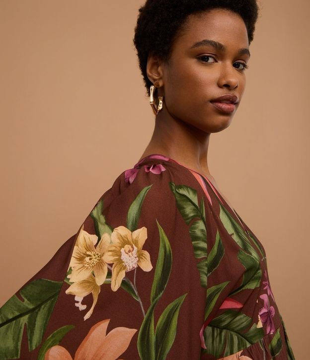 Blusa en Viscosa con Escote V y Estampado Floral 8