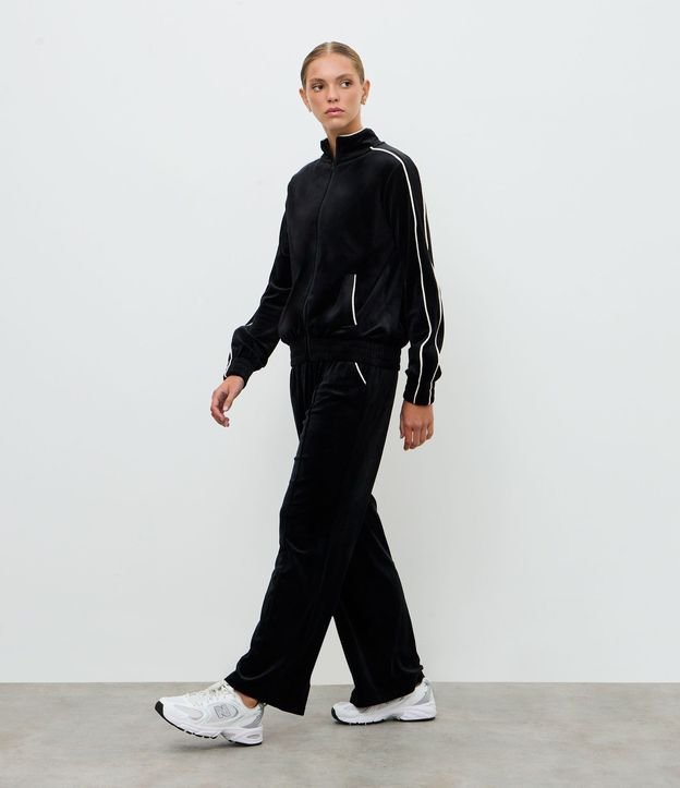 Campera Deportiva en Plush con Piping Contrastante 2