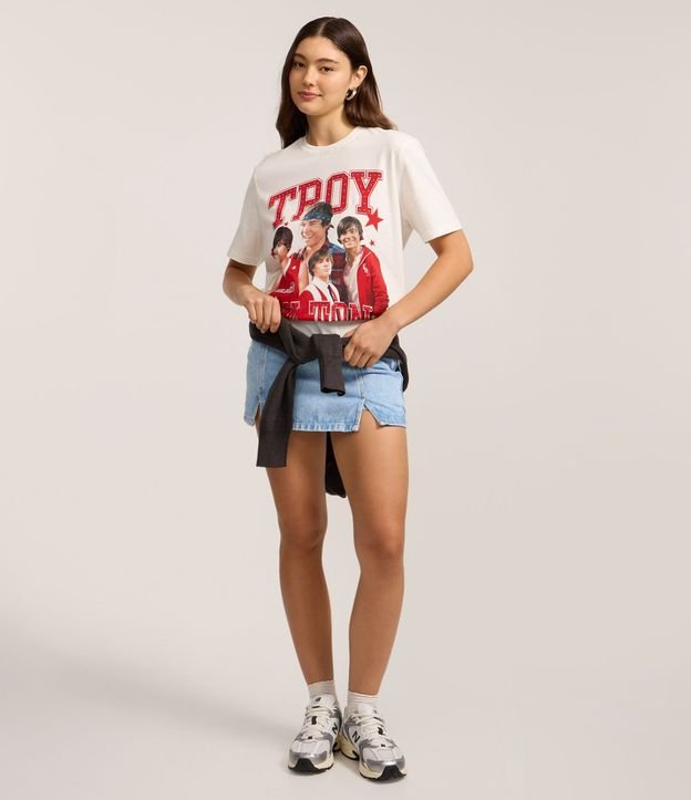 Remera Manga Corta con Estampa Troy Bolton 2