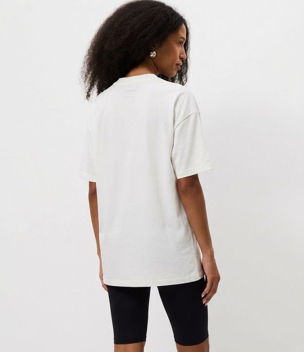 Remera Regular en Algodón con Estampa de Vestido 3