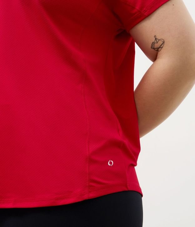 Remera Deportiva en Microfibra Texturizada 6