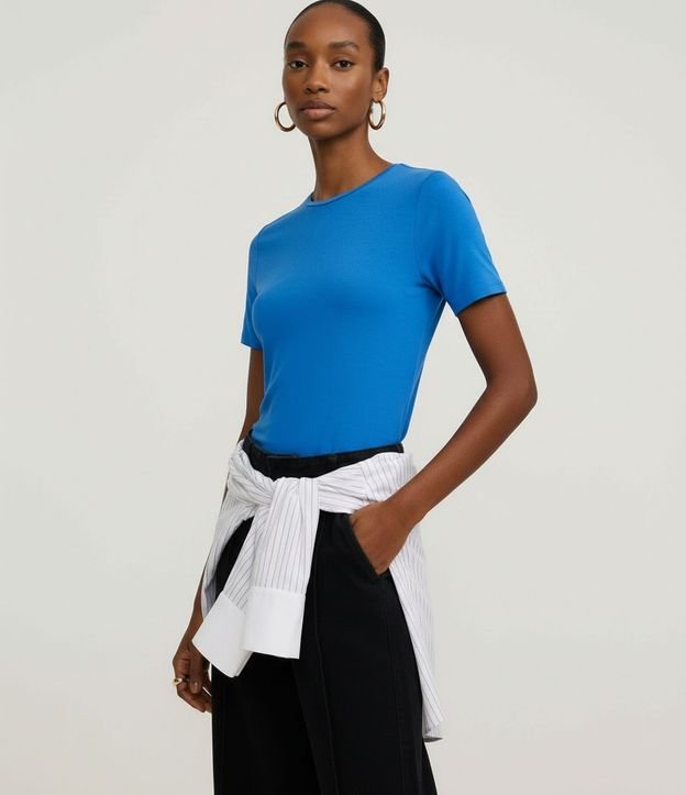 Blusa Básica en Viscosa con Escote Redondo