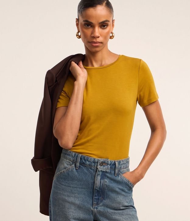 Blusa Básica en Viscosa con Escote Redondo 3