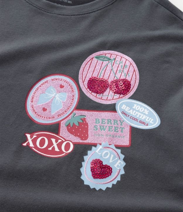 Remera Infantil en Algodón con Estampa de Sellos – Talle 5 a 14 años 4