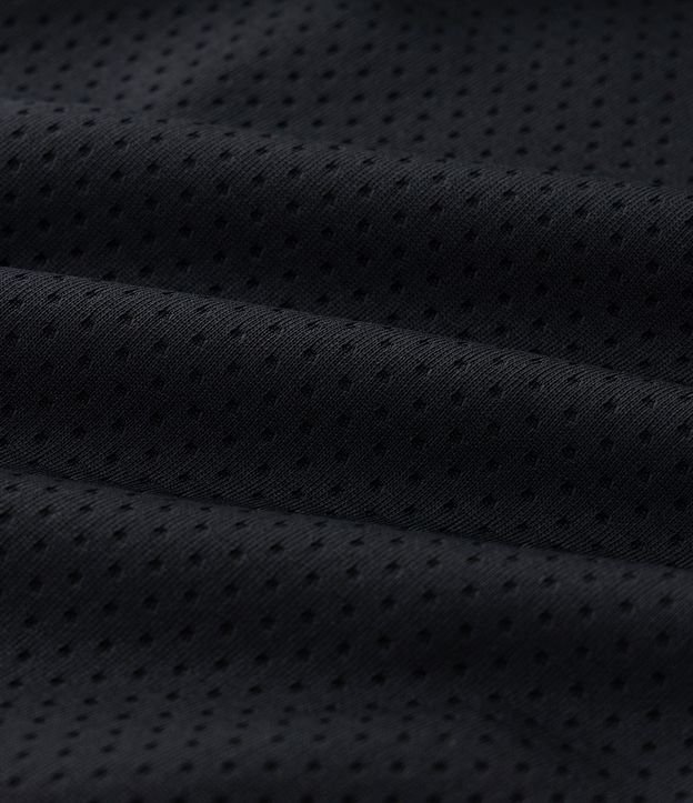 Bermuda Lisa en Microfibra con Textura de Perforaciones 10