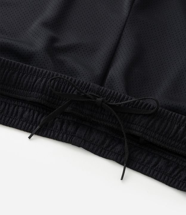 Bermuda Lisa en Microfibra con Textura de Perforaciones 11