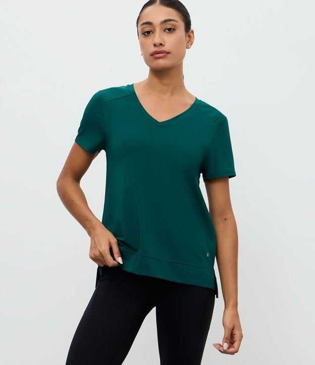 Remera Deportiva en Microfibra Agujerada con Ruedo Mullet