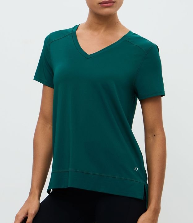 Remera Deportiva en Microfibra Agujerada con Ruedo Mullet 2