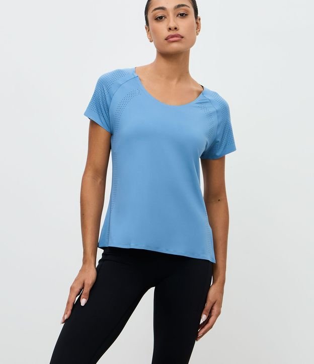 Remera Deportiva en Microfibra con Laterales Perforadas