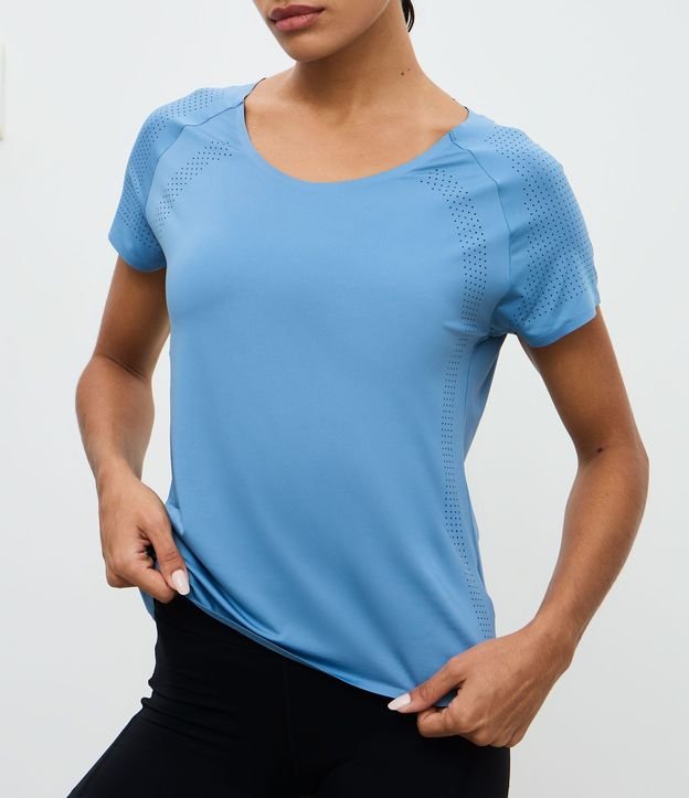 Remera Deportiva en Microfibra con Laterales Perforadas 2