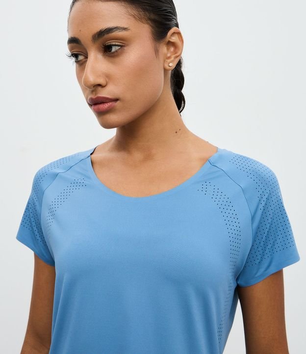 Remera Deportiva en Microfibra con Laterales Perforadas 3