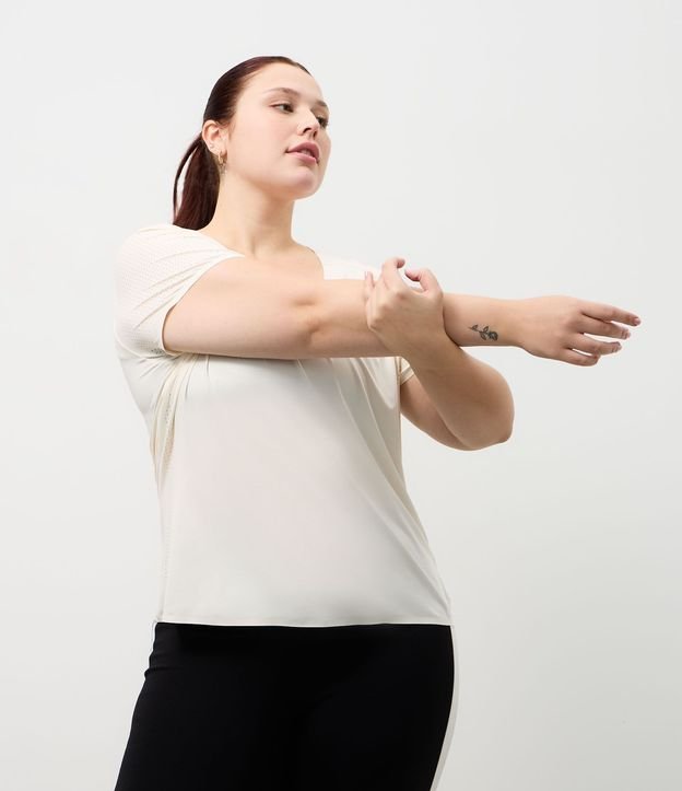 Remera Deportiva en Microfibra con Laterales Perforadas 5