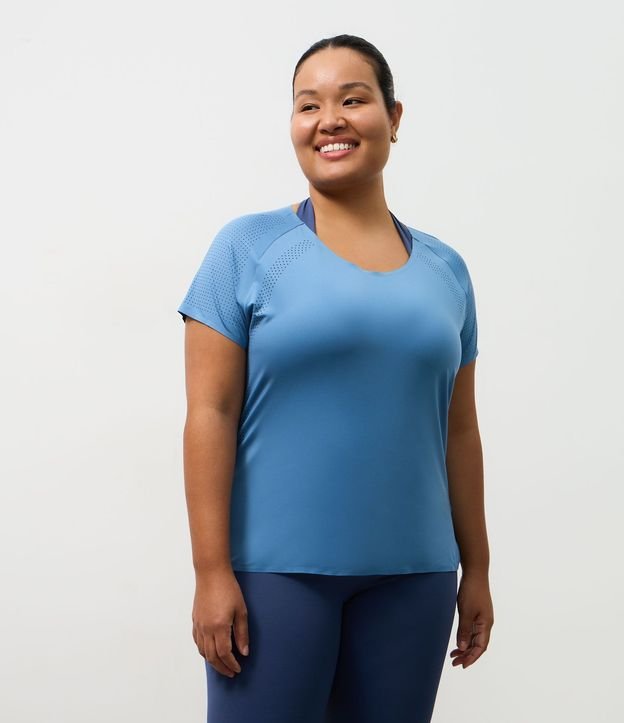 Remera Deportiva en Microfibra con Laterales Perforadas 4