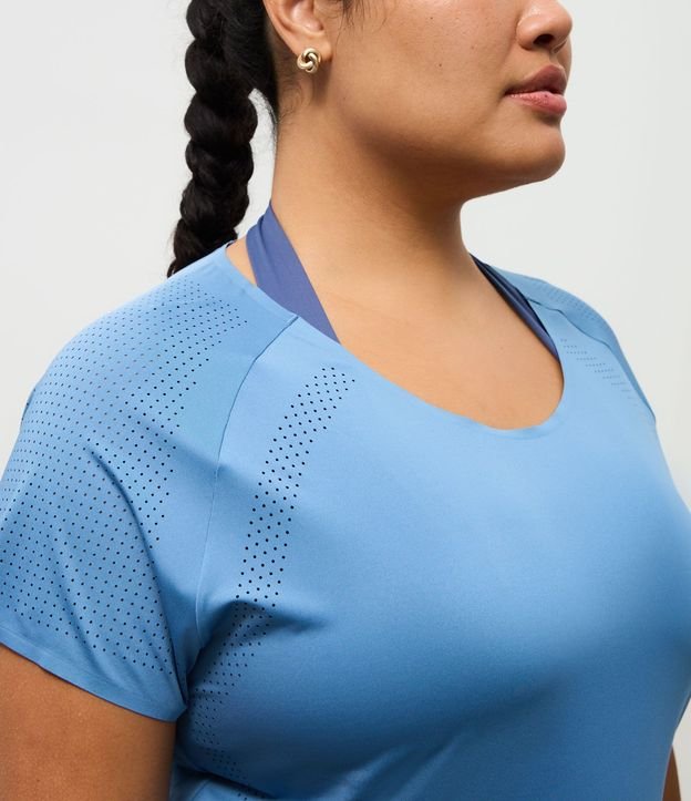 Remera Deportiva en Microfibra con Laterales Perforadas 6