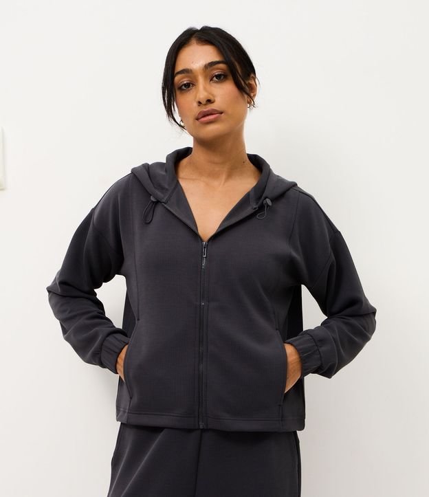 Campera Deportiva Regular con Capucha Texturizada 2