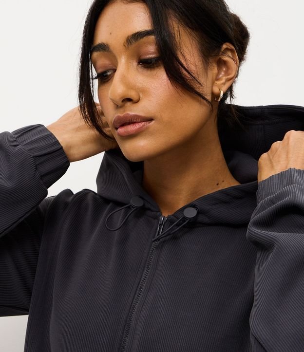 Campera Deportiva Regular con Capucha Texturizada 3