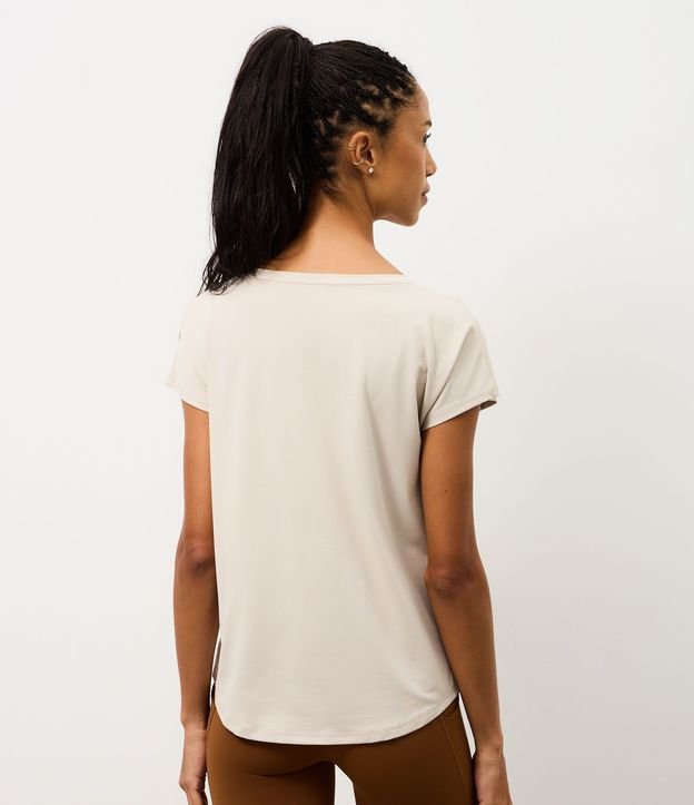 Remera Deportiva en Microfibra Texturizada 4
