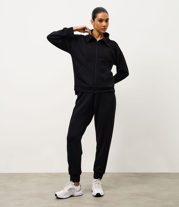 Campera Deportiva en Modal con Detalles Canelados 2