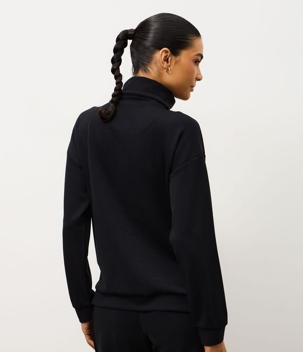 Campera Deportiva en Modal con Detalles Canelados 4