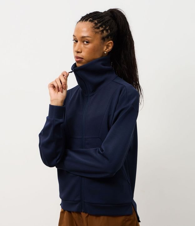 Campera Deportiva en Modal con Detalles Canelados 1