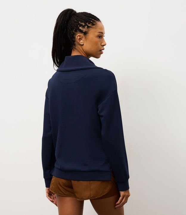 Campera Deportiva en Modal con Detalles Canelados 4