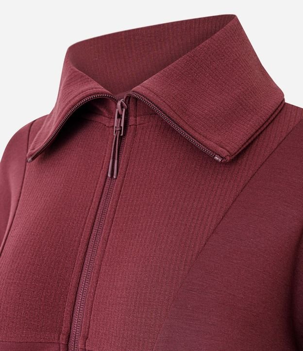 Campera Deportiva en Modal con Detalles Canelados 7
