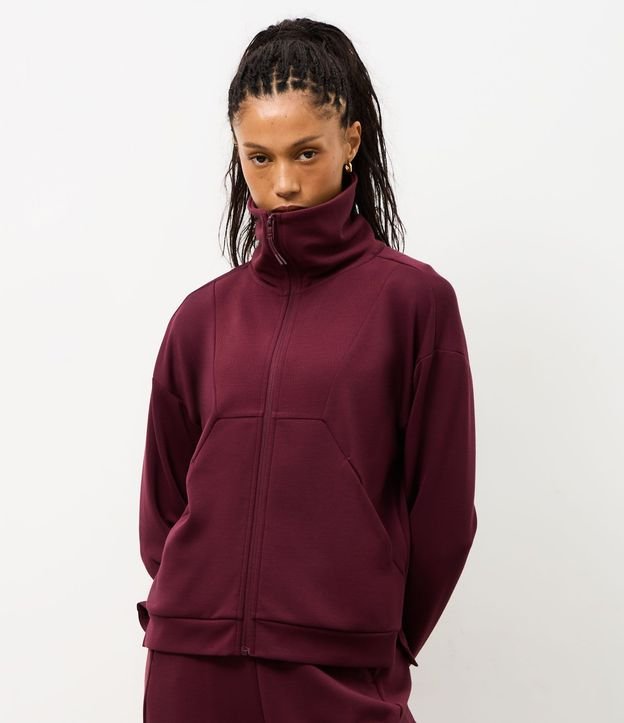 Campera Deportiva en Modal con Detalles Canelados 2
