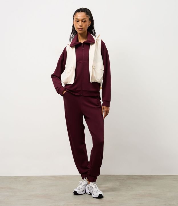 Campera Deportiva en Modal con Detalles Canelados 3