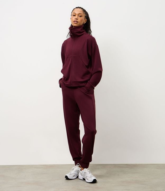 Campera Deportiva en Modal con Detalles Canelados 4