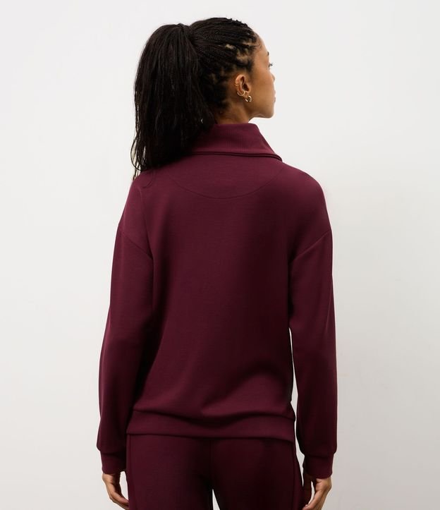 Campera Deportiva en Modal con Detalles Canelados 5
