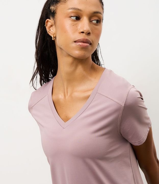 Remera Deportiva en Microfibra Agujerada con Ruedo Mullet 3