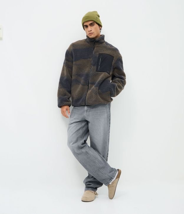 Campera Camuflada con Bolsillo Contrastante
