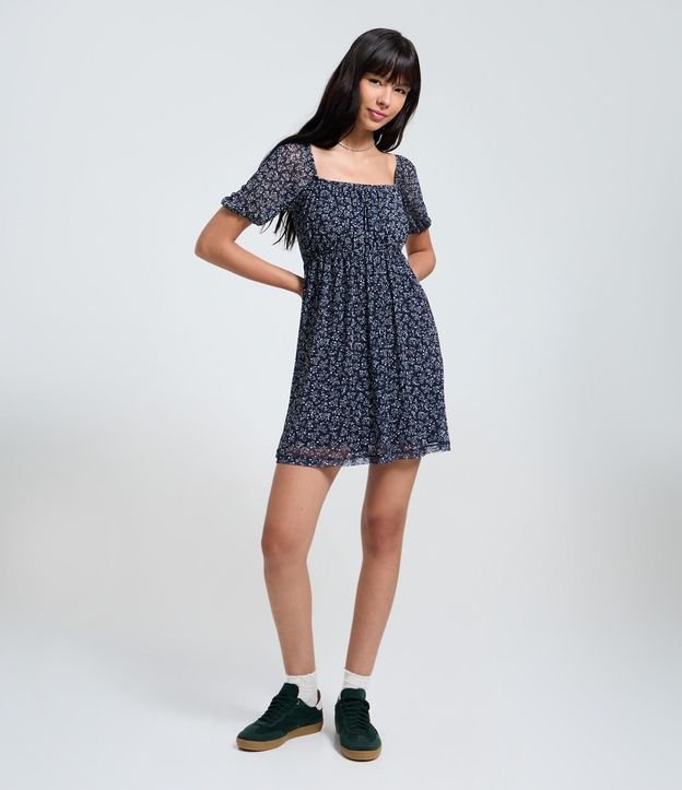 Vestido Corto Evasê en Tule Floral con Mangas Abullonadas